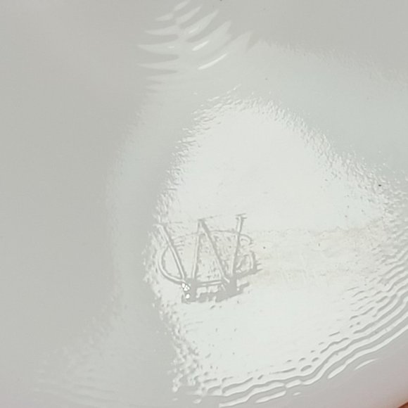 westmoreland footed, paneled grape pattern planter - Picture 3 of 3